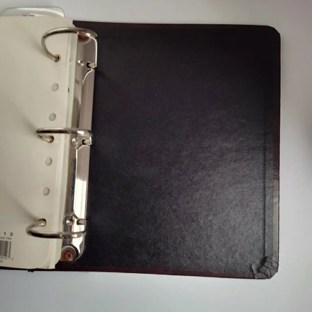 Franklin Quest/Covey Three-Ring Burgundy Storage Binder